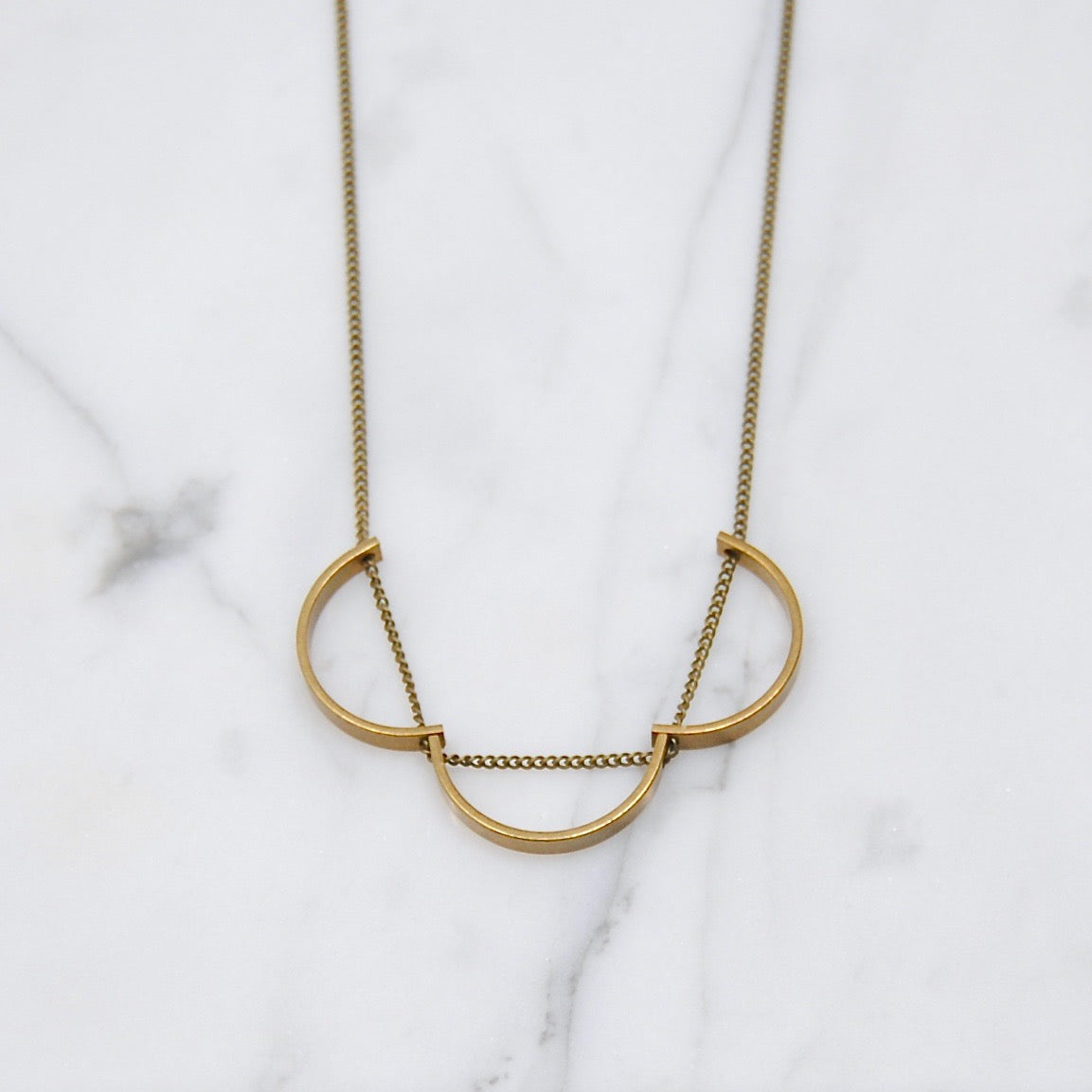 THREE CURVES NECKLACE
