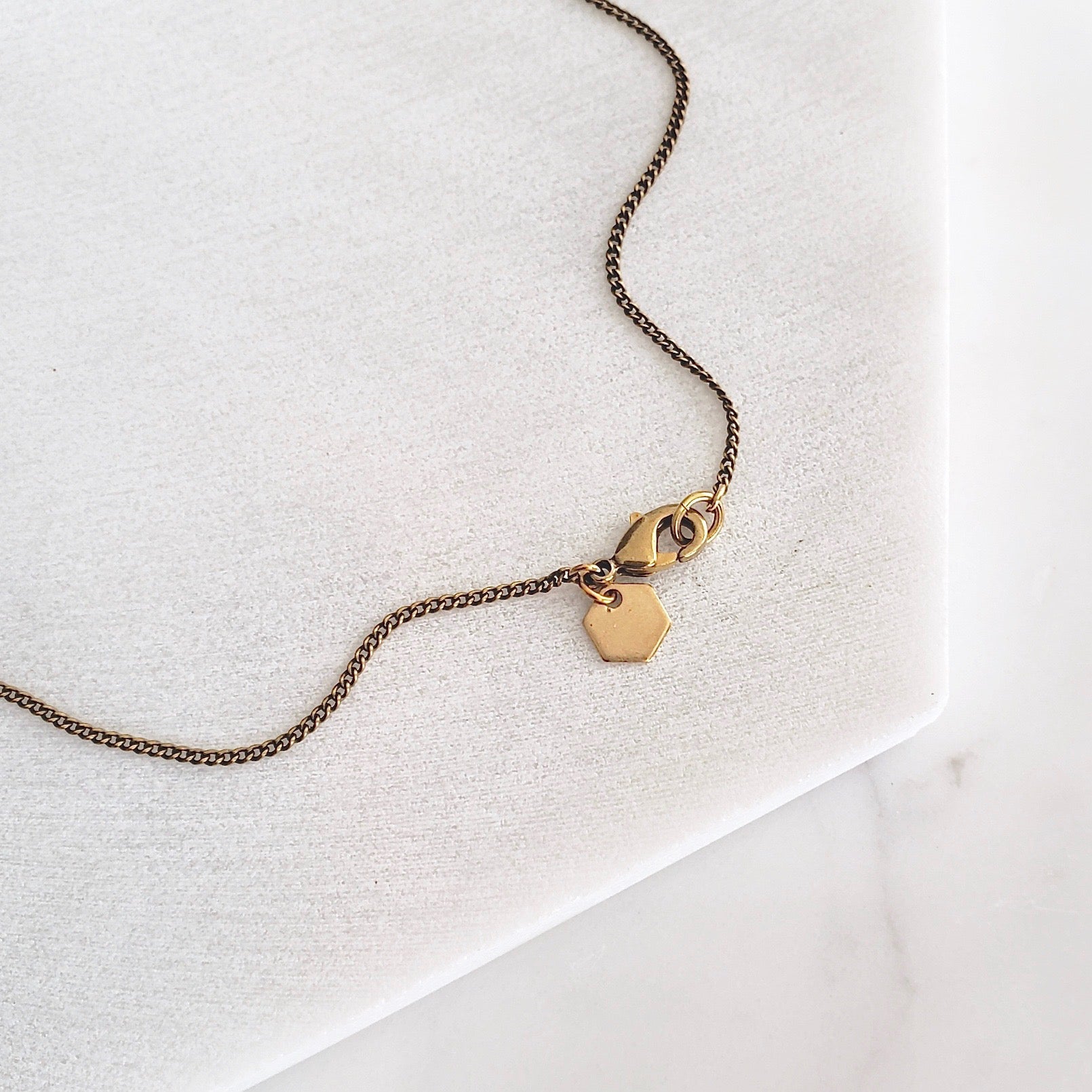 MINIMAL MARBLE NECKLACE