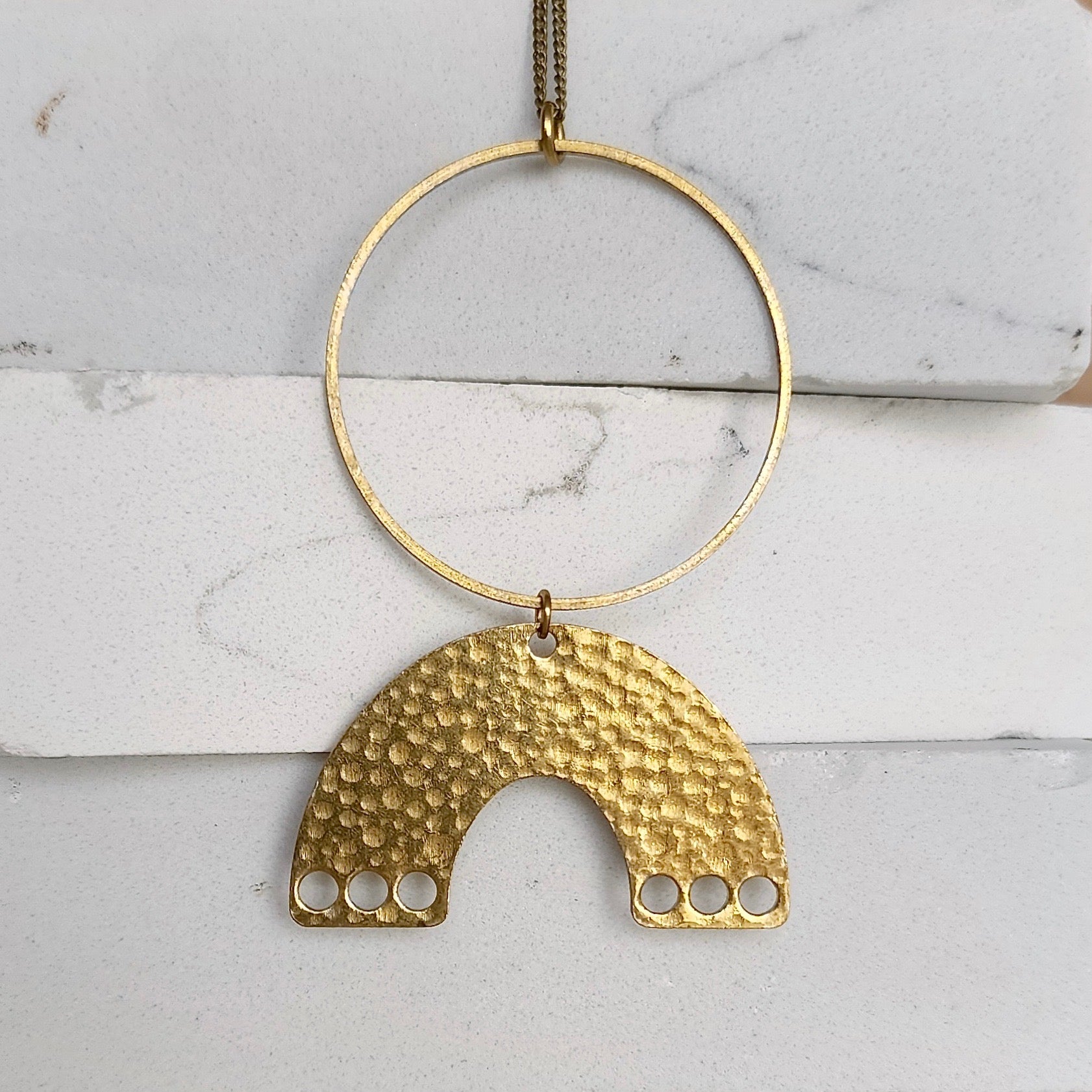 AWESOME ARCH NECKLACE