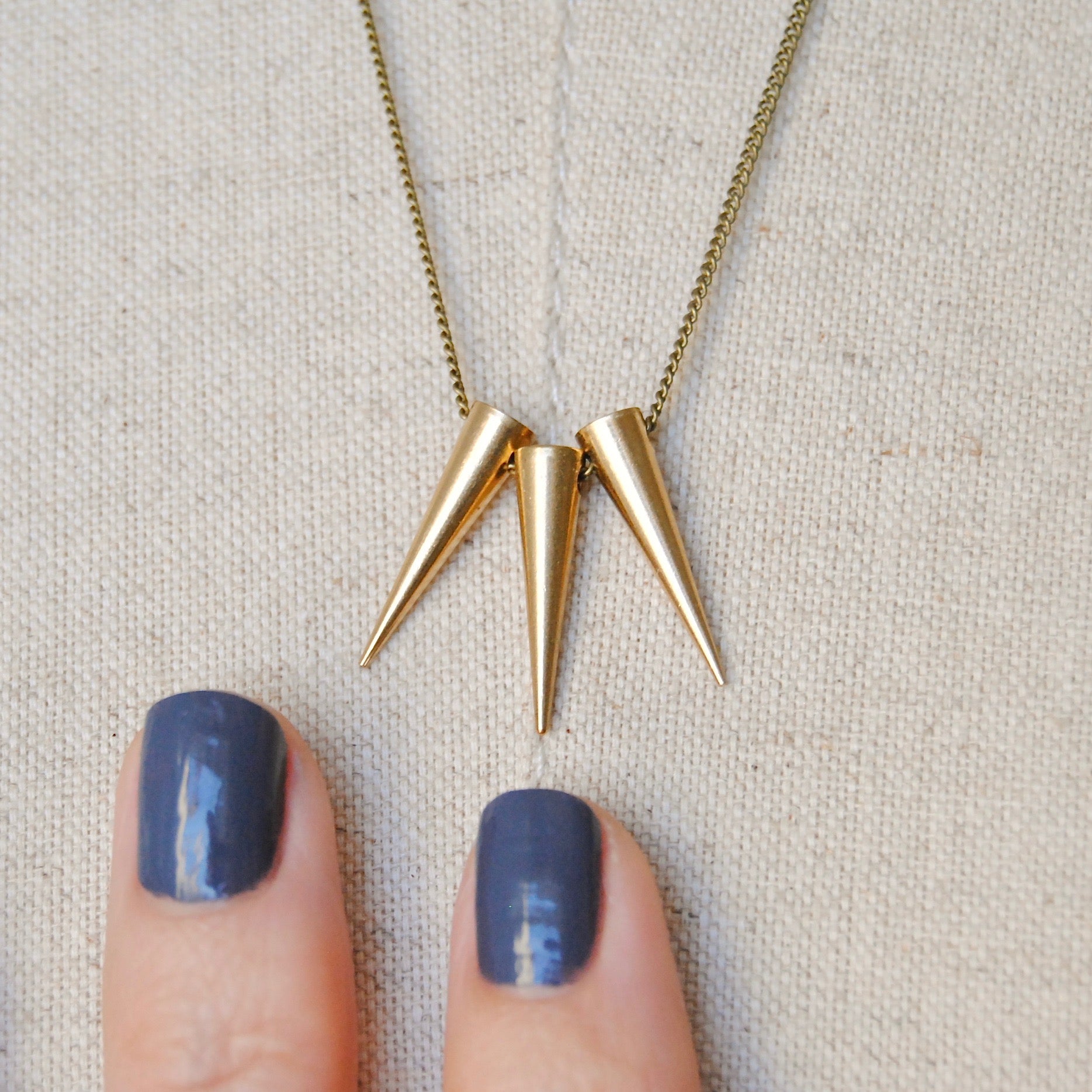 TINY SPIKES NECKLACE