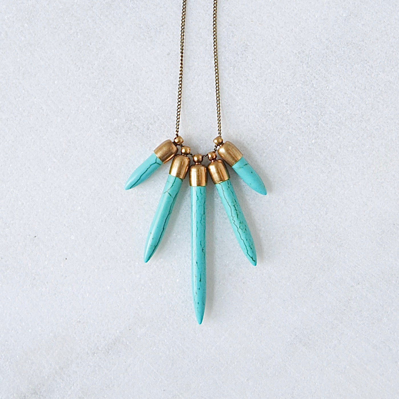HOWLITE SPIKES NECKLACE